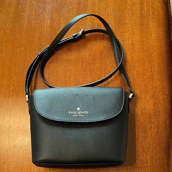 kate spade Handbags - Authentic Kate Spade Crossbody